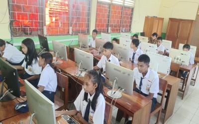Sinergi dengan Penerbit Erlangga, Siswa Kelas IX SMPN 19 Ambon Ikuti Try Out TKA Serentak Se-Kota Ambon